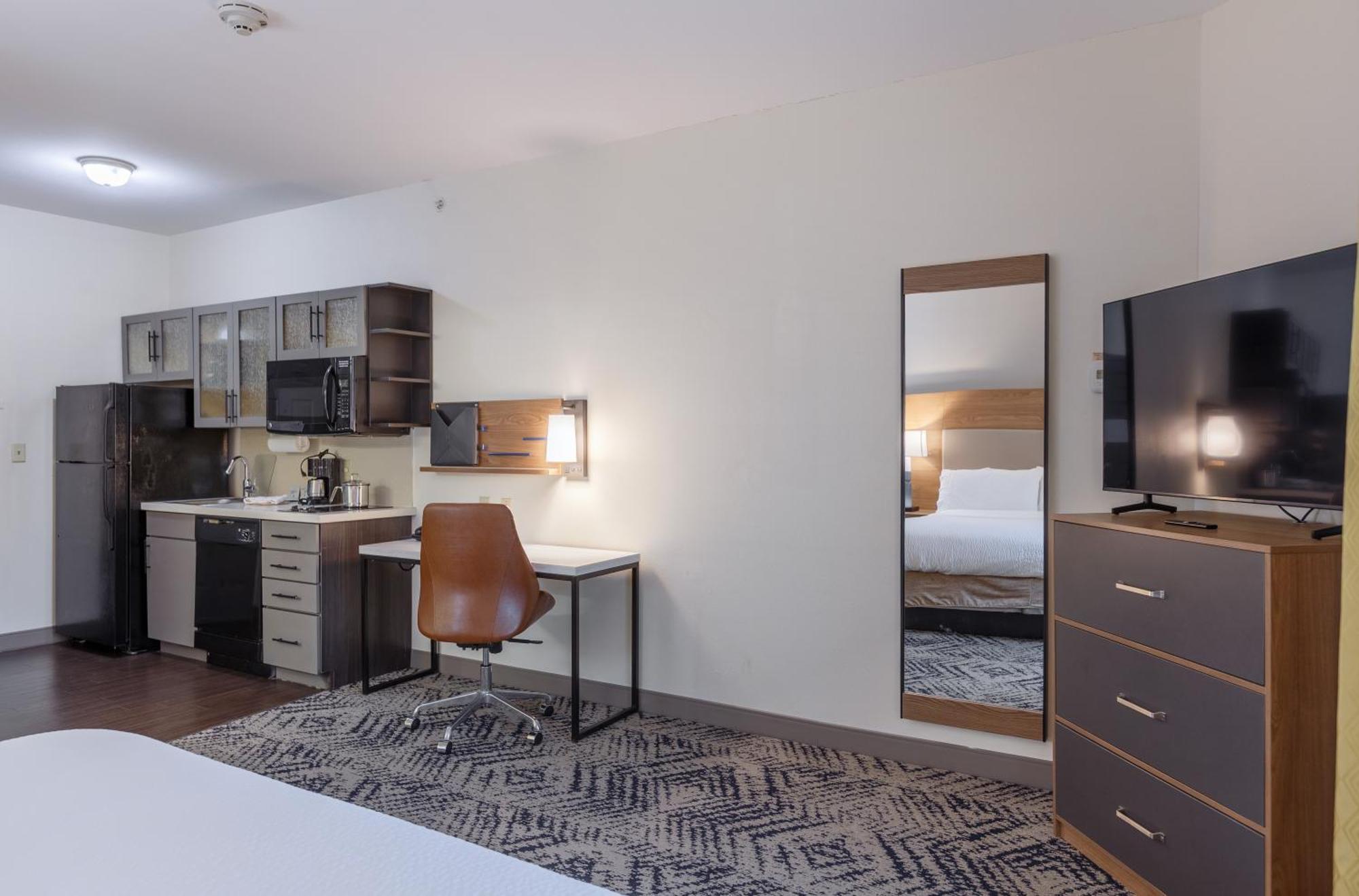 Candlewood By Ihg Hotel