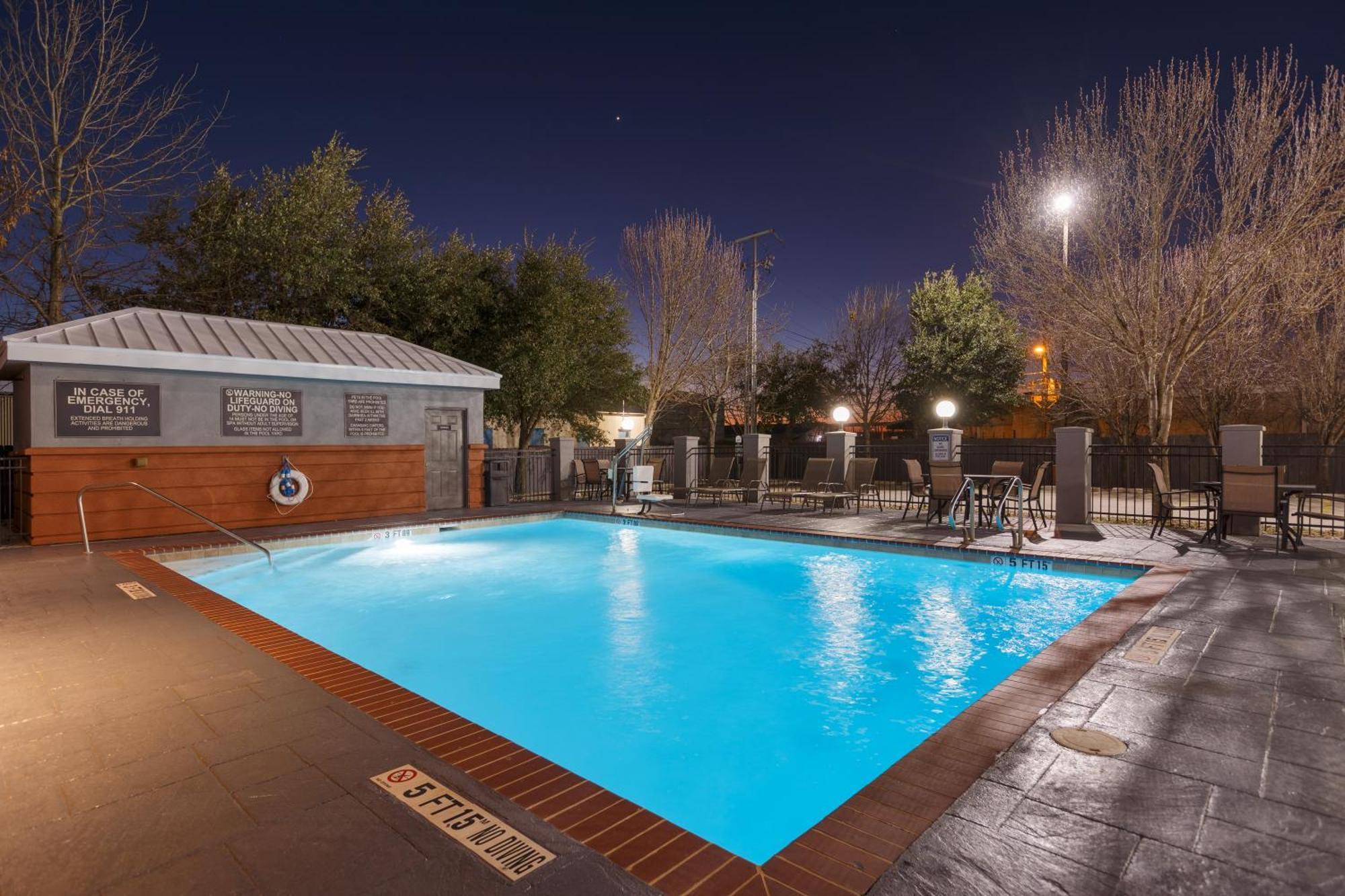 Candlewood By Ihg Hotel San Marcos